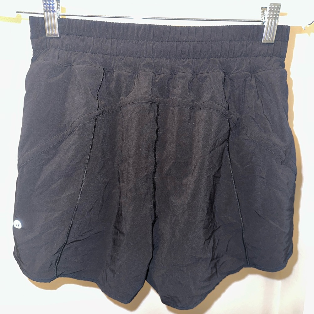Lululemon “Track that MR short 5” 
Black